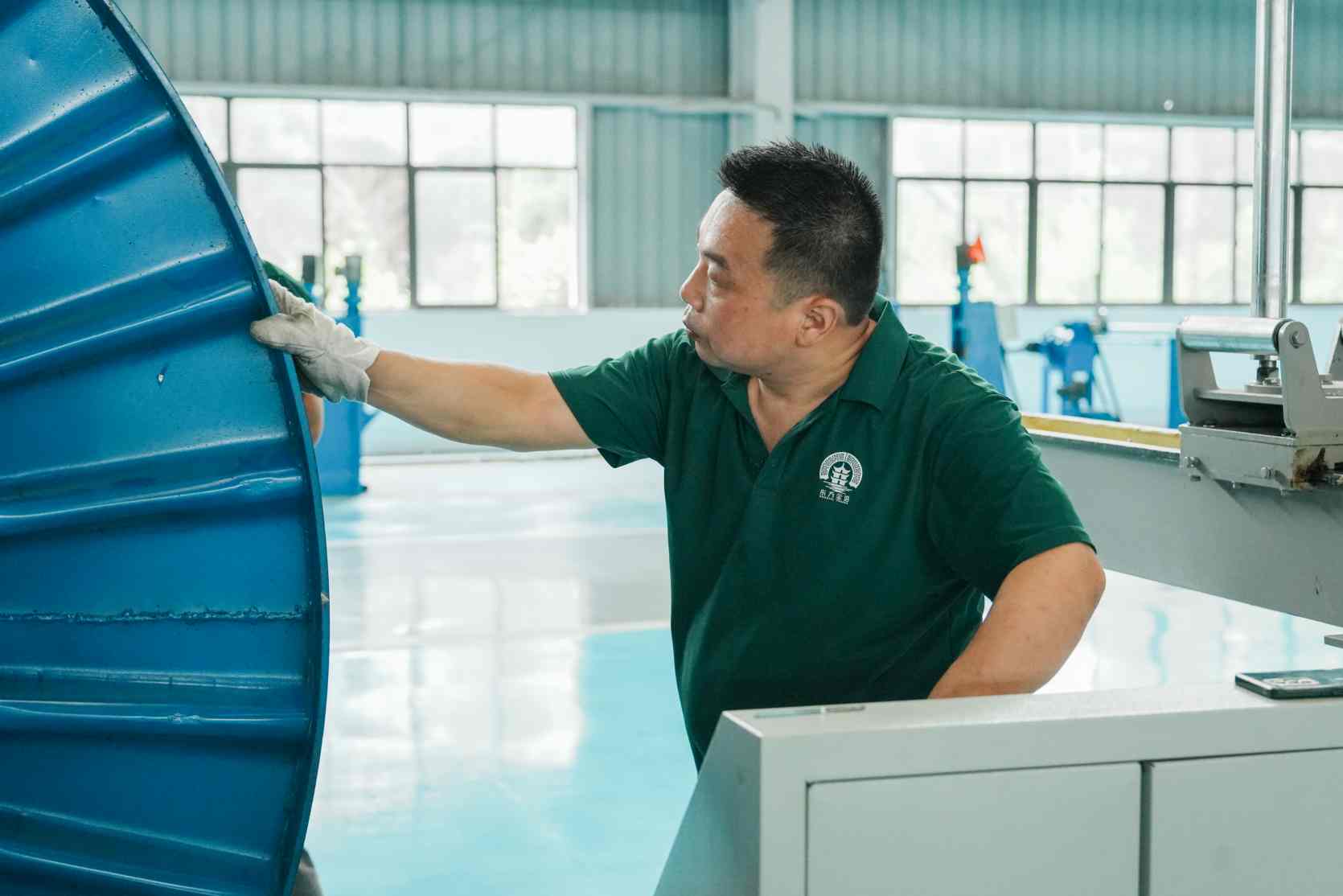 光伏发电中铝芯与铜芯电缆的性能对比与应用分析